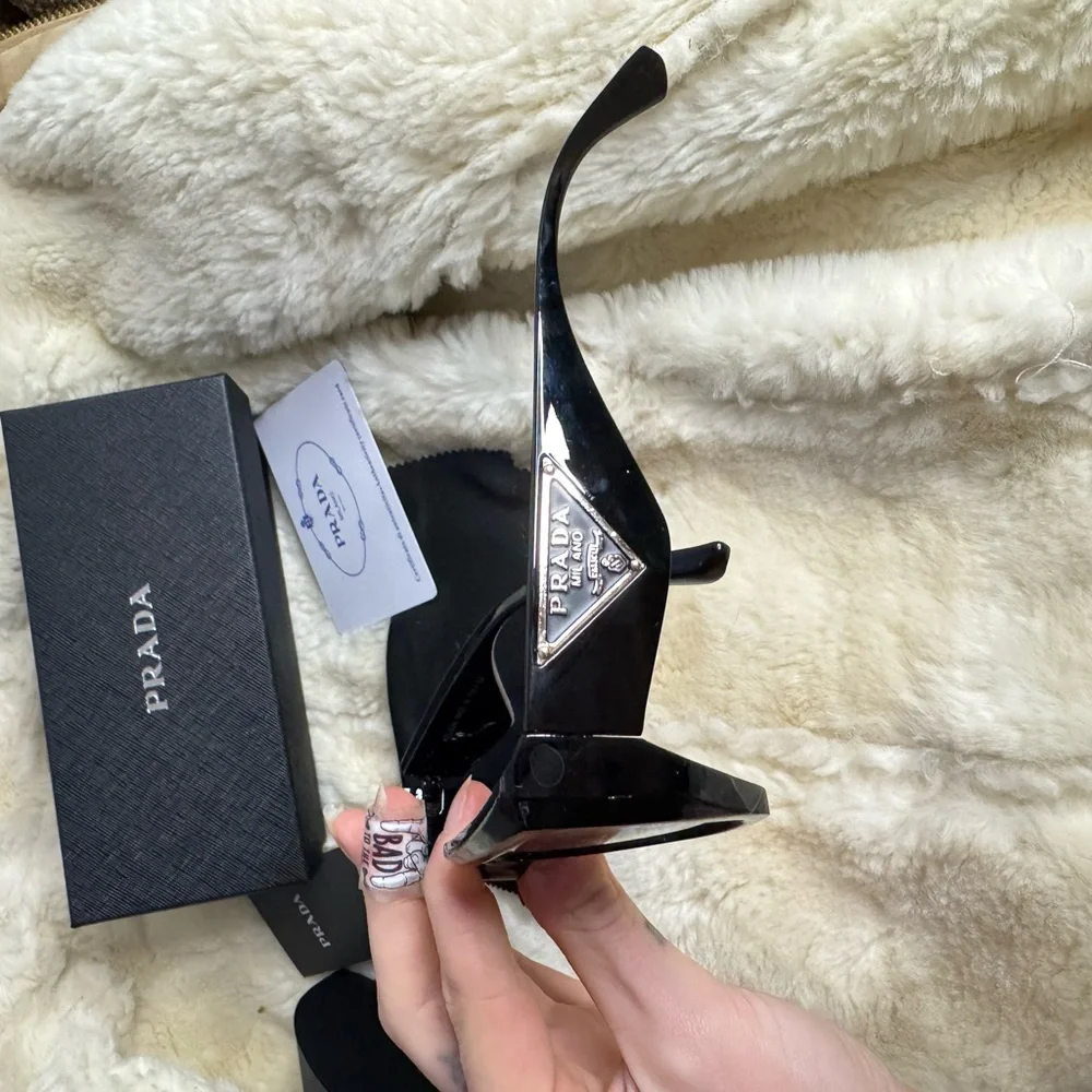 Prada Elegant Black Sunglasses - Picture 2 of 4